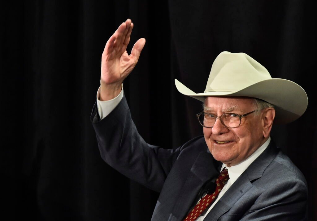 warren buffett ceo berkshire hathaway 1024x716