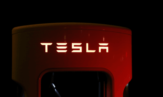 akcie tesla