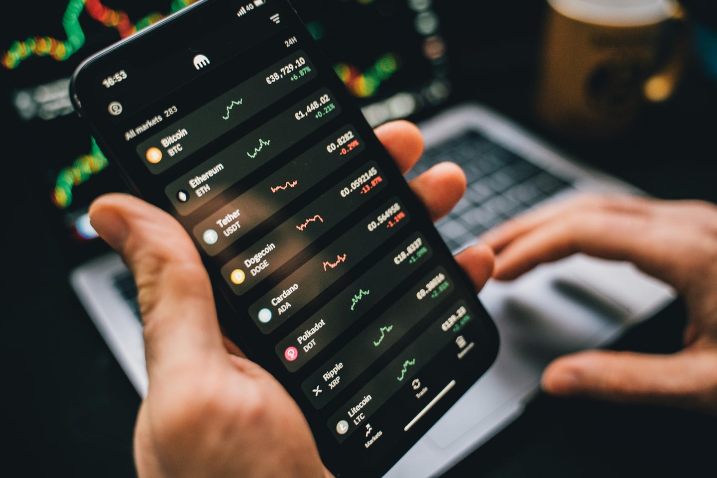 Revolut broker investování akcie a kryptoměny