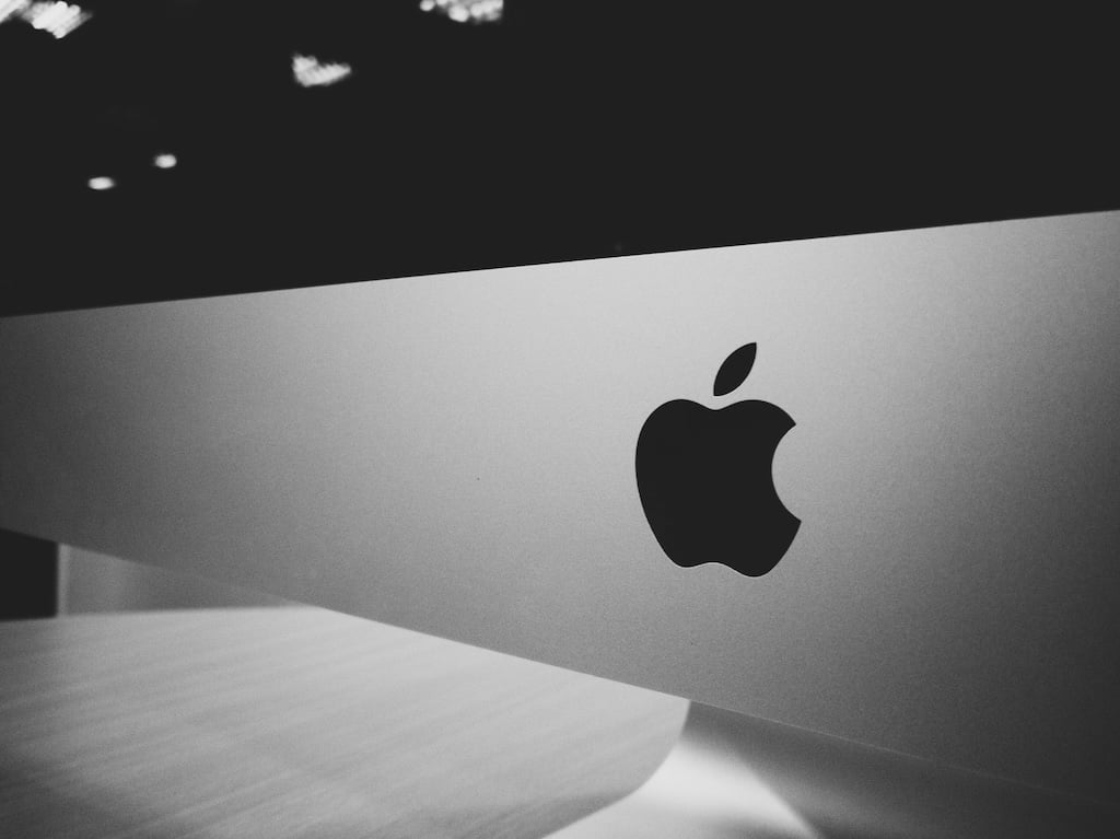 Příklad: bottom-up analýza Apple